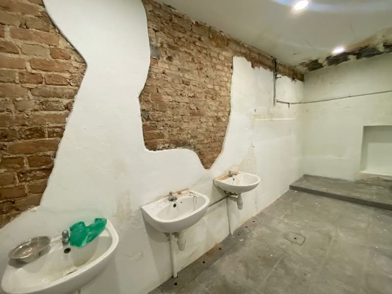 Kedai untuk Disewa di George Town (Penang) - Jennifer Lee - Bathroom - PropertyGuru.com.my