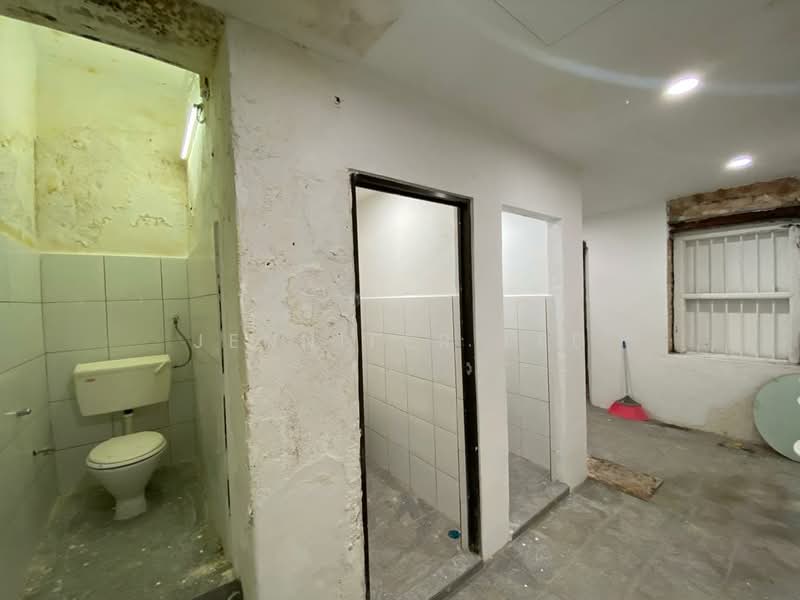 Kedai untuk Disewa di George Town (Penang) - Jennifer Lee - Bathroom - PropertyGuru.com.my
