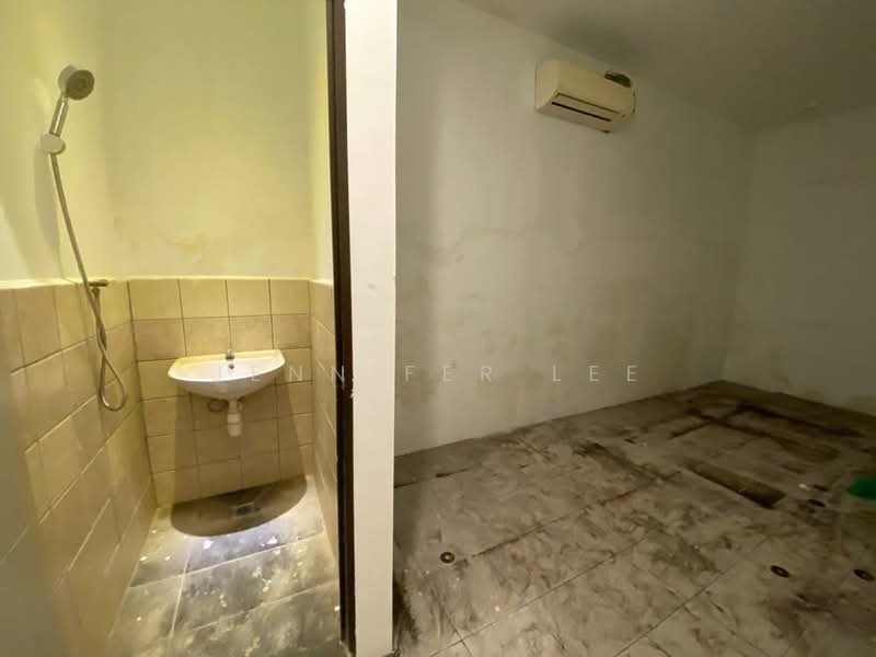 Kedai untuk Disewa di George Town (Penang) - Jennifer Lee - Bathroom - PropertyGuru.com.my