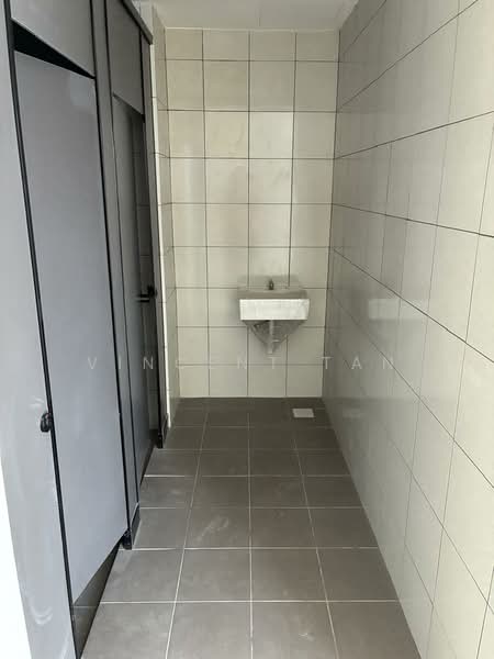 Semi-D Factory for Rent in Nilai (Negeri Sembilan) - Vincent Tan - Bathroom - PropertyGuru.com.my