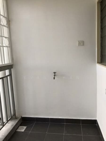 Pangsapuri untuk Dijual di Seri Intan Apartment - Evan Chan - Balcony - PropertyGuru.com.my