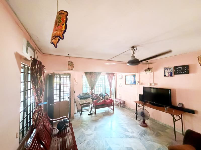 Rumah Teres 3 Tingkat untuk Dijual di Taman Sri Muda (Shah Alam) - Weng Tan - Living Room - PropertyGuru.com.my