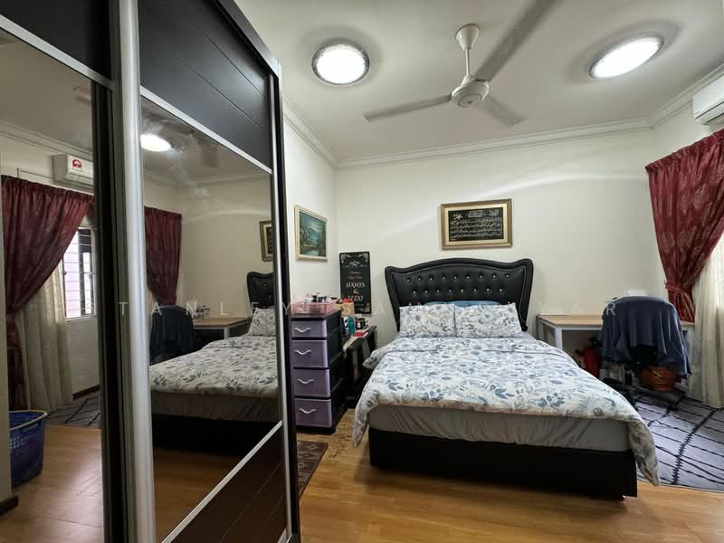 2-storey Terraced House for Sale in Bandar Kinrara (Selangor) - Stanley Savuriyar - Bedroom - PropertyGuru.com.my