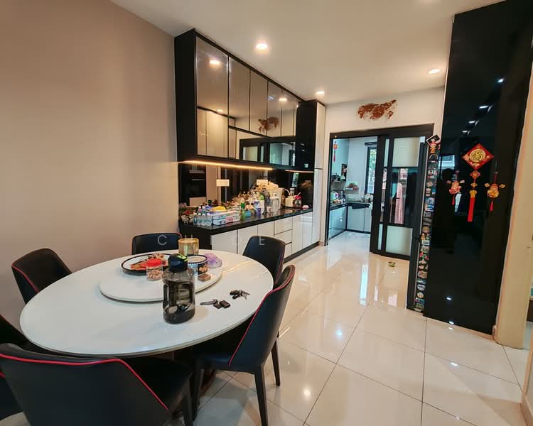 2-storey Terraced House for Sale in Telok Panglima Garang (Selangor) - Chloe Tan - Dining Room - PropertyGuru.com.my