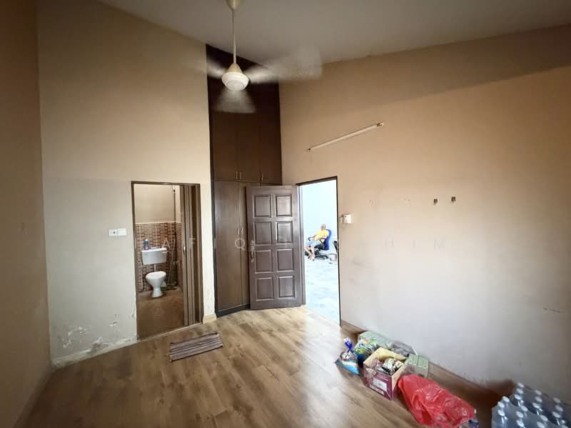 1-storey Terraced House for Sale in Jalan Klang Lama (Old Klang Road) (Kuala Lumpur) - Shafiq Ibrahim - PropertyGuru.com.my