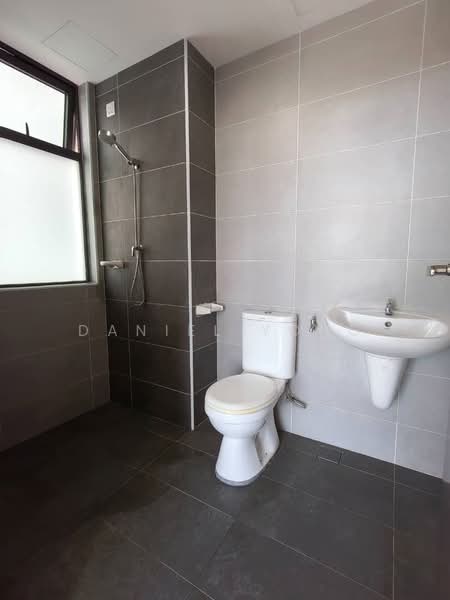 Servis Apartment untuk Dijual di KSL Avery Park - Daniel Yong - Bathroom - PropertyGuru.com.my
