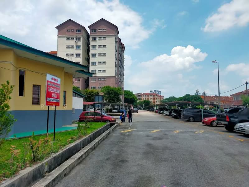Pangsapuri untuk Dijual di Bangi Idaman Apartment - Rashidah Juremi - Exterior - PropertyGuru.com.my