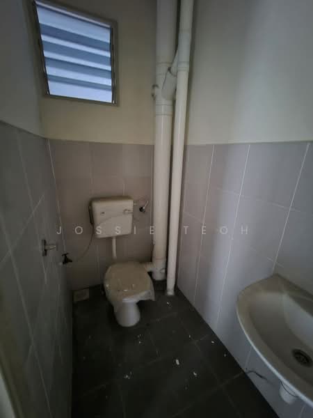 Pangsapuri untuk Dijual di Lembah Indah - Jossie Teoh - Bathroom - PropertyGuru.com.my