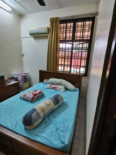 1-storey Terraced House for Sale in Taman Molek (Johor Bahru) - Vera Cheong - Bedroom - PropertyGuru.com.my