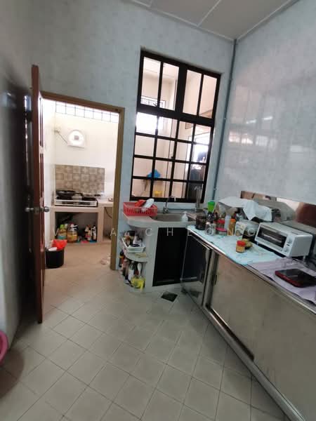 1-storey Terraced House for Sale in Taman Molek (Johor Bahru) - Vera Cheong - Kitchen - PropertyGuru.com.my