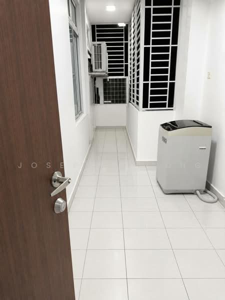 Kondominium untuk Dijual di The Seed Taman Sutera Utama - Josephine Yong - Balcony - PropertyGuru.com.my