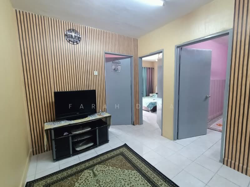 Rumah Flat untuk Dijual di Seri Nilam - Farah Dina - Living Room - PropertyGuru.com.my