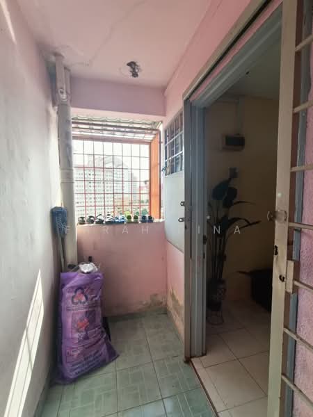 Rumah Flat untuk Dijual di Seri Nilam - Farah Dina - Balcony - PropertyGuru.com.my