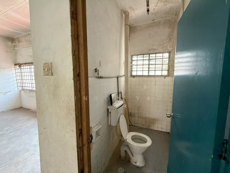 Shop / Office for Rent in Johor Bahru (Johor) - Winson Yap - Bathroom - PropertyGuru.com.my