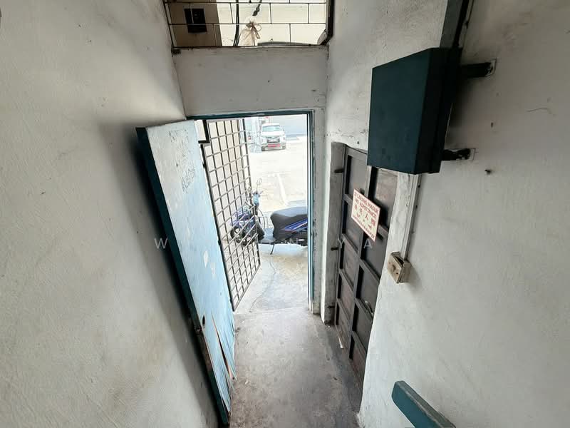 Shop / Office for Rent in Johor Bahru (Johor) - Winson Yap - Entrance - PropertyGuru.com.my