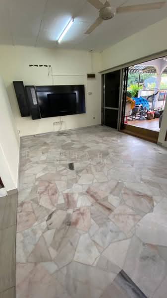 1-storey Terraced House for Rent in Bukit Kemuning (Shah Alam) - Dr Shahril Nizam - Living Room - PropertyGuru.com.my