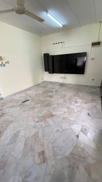 1-storey Terraced House for Rent in Bukit Kemuning (Shah Alam) - Dr Shahril Nizam - Living Room - PropertyGuru.com.my