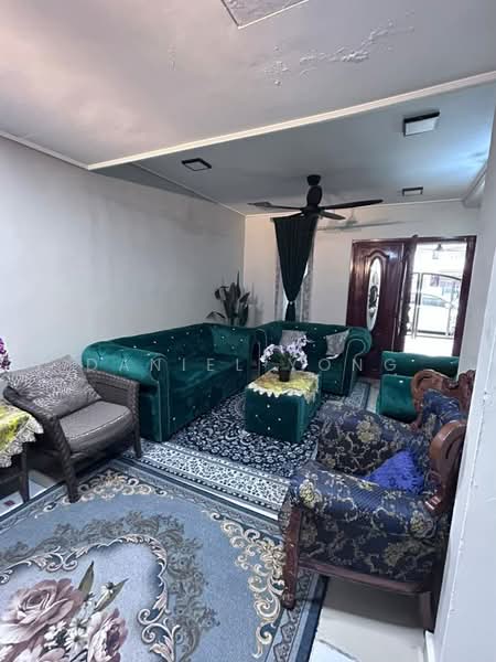 Rumah Teres untuk Dijual di Taman Aman Putra (Puchong) - Daniel Yong - Living Room - PropertyGuru.com.my
