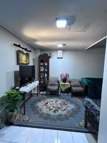 Rumah Teres untuk Dijual di Taman Aman Putra (Puchong) - Daniel Yong - Living Room - PropertyGuru.com.my
