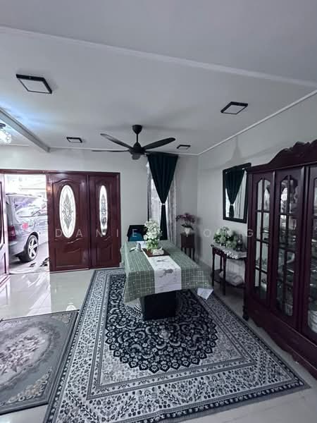 Rumah Teres untuk Dijual di Taman Aman Putra (Puchong) - Daniel Yong - Living Room - PropertyGuru.com.my