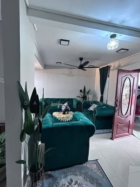 Rumah Teres untuk Dijual di Taman Aman Putra (Puchong) - Daniel Yong - Living Room - PropertyGuru.com.my