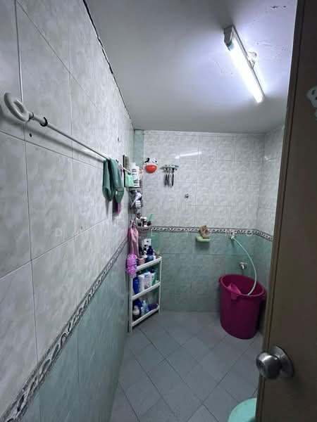 Rumah Teres untuk Dijual di Taman Aman Putra (Puchong) - Daniel Yong - Bathroom - PropertyGuru.com.my