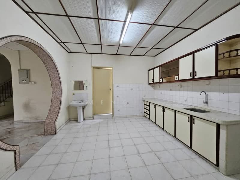 Rumah Berkembar untuk Dijual di Taman Green Lane (Jelutong) - Meng . - Kitchen - PropertyGuru.com.my