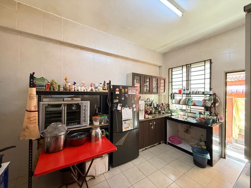 2-storey Terraced House for Sale in Alam Budiman (Shah Alam) - Azri Zabidin - Kitchen - PropertyGuru.com.my