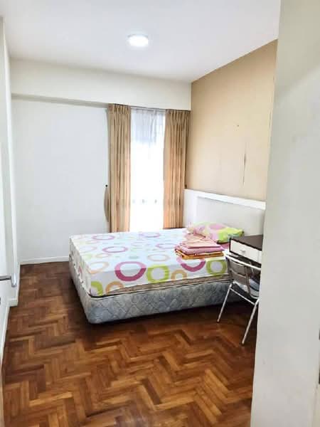 Pangsapuri untuk Dijual di Molek Pine 1 - Jovel Lim - Bedroom - PropertyGuru.com.my