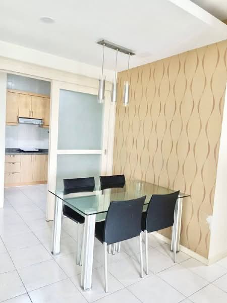 Pangsapuri untuk Dijual di Molek Pine 1 - Jovel Lim - Dining Room - PropertyGuru.com.my