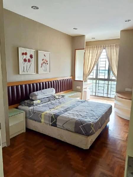 Pangsapuri untuk Dijual di Molek Pine 1 - Jovel Lim - Bedroom - PropertyGuru.com.my