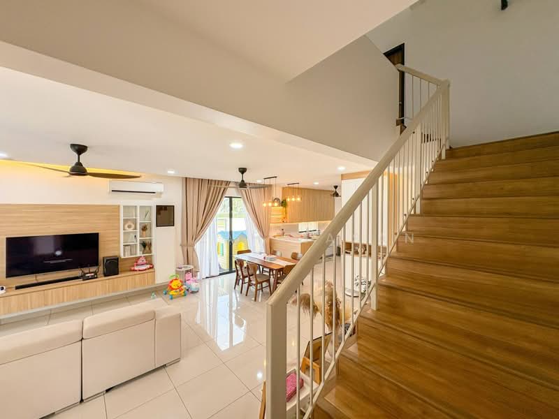 Rumah Teres 2 Tingkat untuk Dijual di Bandar Bukit Raja (Klang) - Azizah Hasan - Living Room - PropertyGuru.com.my