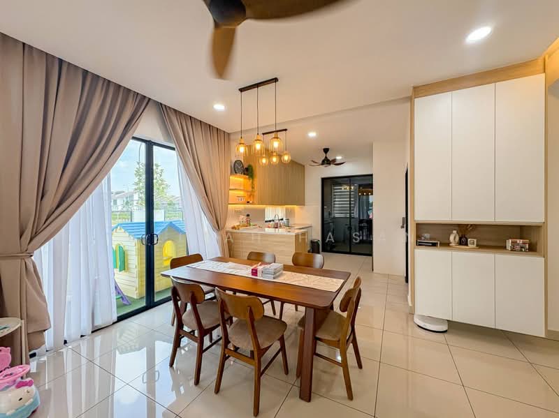 Rumah Teres 2 Tingkat untuk Dijual di Bandar Bukit Raja (Klang) - Azizah Hasan - Dining Room - PropertyGuru.com.my