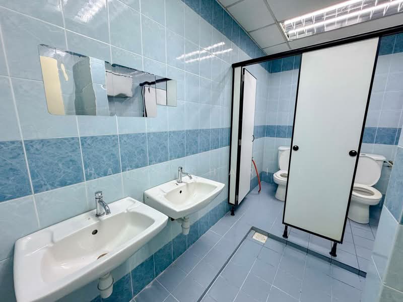 Kedai / Pejabat untuk Disewa di KL City Centre (Kuala Lumpur) - Hafiz Shariff - Bathroom - PropertyGuru.com.my