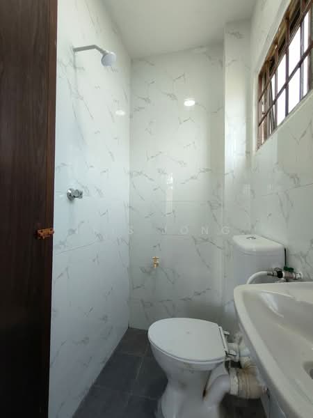 Rumah Teres 2 Tingkat untuk Dijual di Bukit Sentosa (Rawang) - Tris Jong - Bathroom - PropertyGuru.com.my