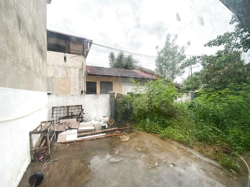 Rumah Teres 2 Tingkat untuk Dijual di Taman Lestari Putra (Seri Kembangan) - Ammeer Nadzrai - Exterior - PropertyGuru.com.my