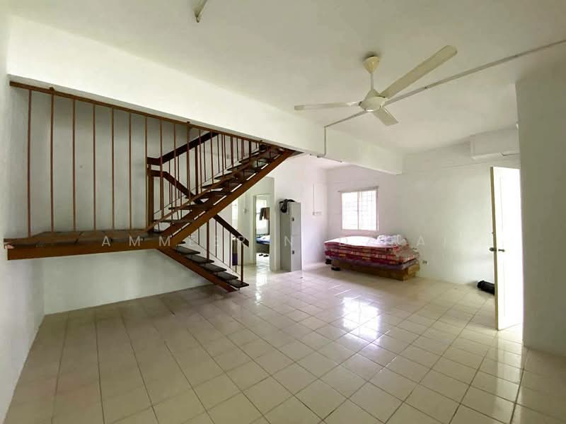 Rumah Teres 2 Tingkat untuk Dijual di Taman Lestari Putra (Seri Kembangan) - Ammeer Nadzrai - Living Room - PropertyGuru.com.my
