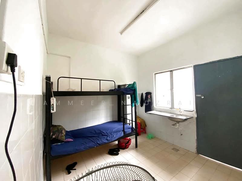 Rumah Teres 2 Tingkat untuk Dijual di Taman Lestari Putra (Seri Kembangan) - Ammeer Nadzrai - Bedroom - PropertyGuru.com.my