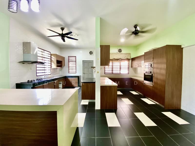 Bungalow for Sale in Sungai Merab (Dengkil) - Adzura Zamedin - Kitchen - PropertyGuru.com.my