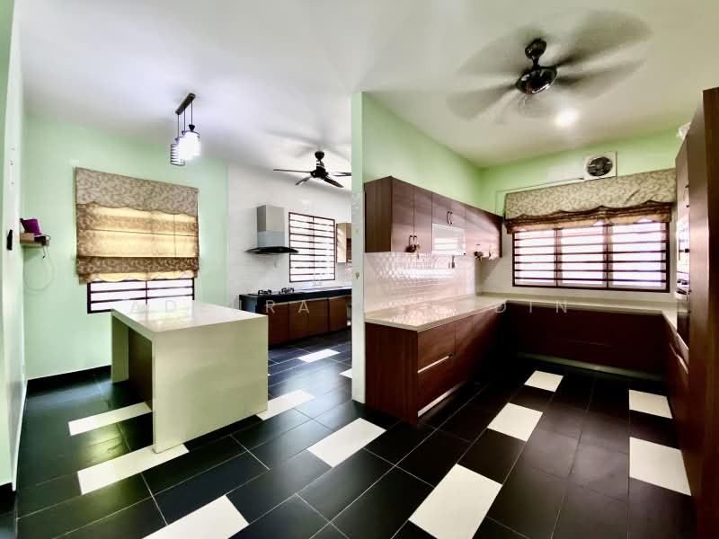 Bungalow for Sale in Sungai Merab (Dengkil) - Adzura Zamedin - Kitchen - PropertyGuru.com.my