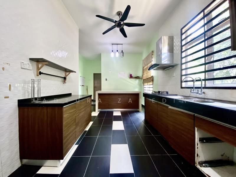 Bungalow for Sale in Sungai Merab (Dengkil) - Adzura Zamedin - Kitchen - PropertyGuru.com.my
