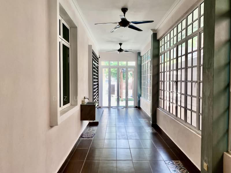 Bungalow for Sale in Sungai Merab (Dengkil) - Adzura Zamedin - Corridor - PropertyGuru.com.my