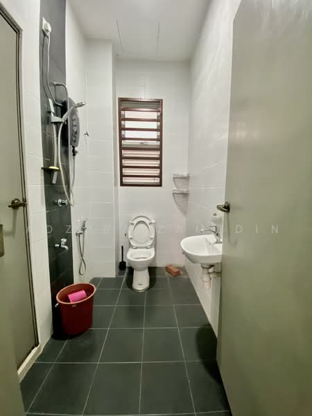 Bungalow for Sale in Sungai Merab (Dengkil) - Adzura Zamedin - Bathroom - PropertyGuru.com.my