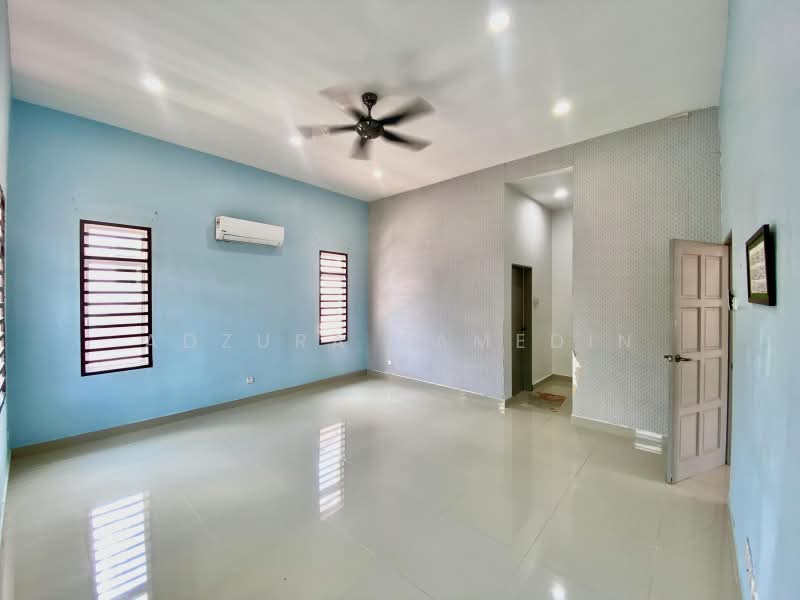 Bungalow for Sale in Sungai Merab (Dengkil) - Adzura Zamedin - Living Room - PropertyGuru.com.my