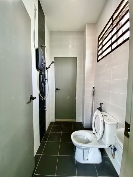Bungalow for Sale in Sungai Merab (Dengkil) - Adzura Zamedin - Bathroom - PropertyGuru.com.my