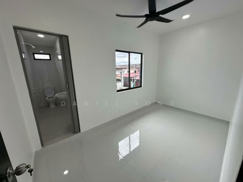 Rumah Teres 2 Tingkat untuk Dijual di Taman Kota Masai (Pasir Gudang) - Daniel Yong - Bathroom - PropertyGuru.com.my