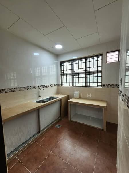 2-storey Terraced House for Sale in Taman Seri Zamrud (Sungai Ara) - Fung Lim - Kitchen - PropertyGuru.com.my