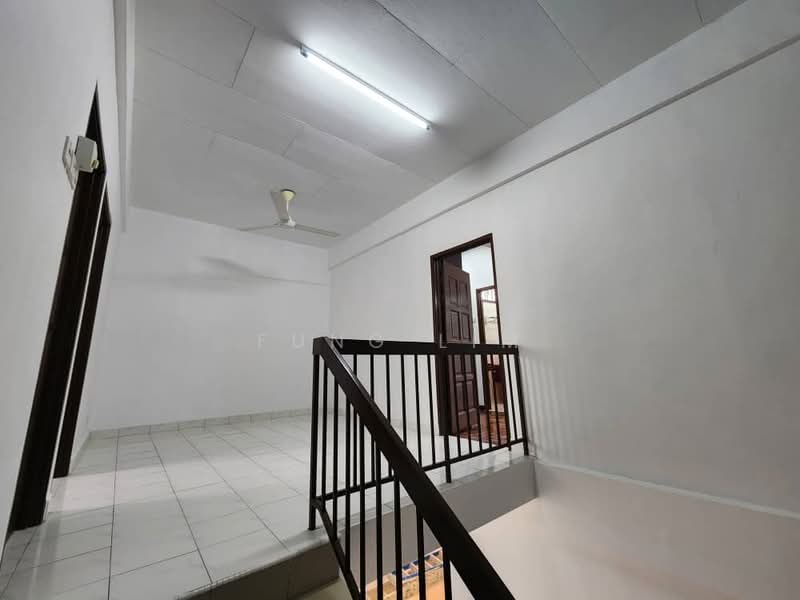 2-storey Terraced House for Sale in Taman Seri Zamrud (Sungai Ara) - Fung Lim - Interior - PropertyGuru.com.my