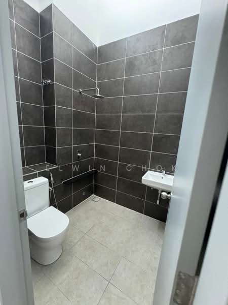 Semi-Detached House for Sale in Setia Utama (Setia Alam) - Elwin Chok - Bathroom - PropertyGuru.com.my