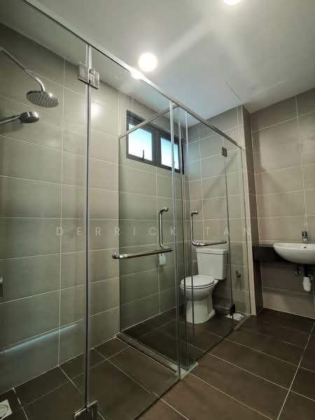 Servis Apartment untuk Disewa di Pacific Star - Derrick Tan - Bathroom - PropertyGuru.com.my